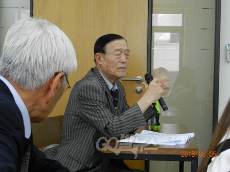 국가안보 논리를 들어 국회법개정안에 반대하는 방청객.