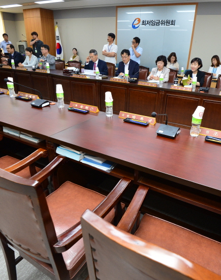 29일 정부세종청사에서 열린 최저임금위원회 전원회의에 경영계측이 불참했다. <사진제공=뉴시스>