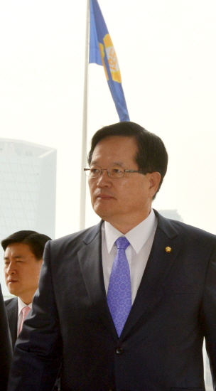 국회법 재의안 본회의 상정 입장을 밝히는 정의화 국회의장. <사진제공=뉴시스>