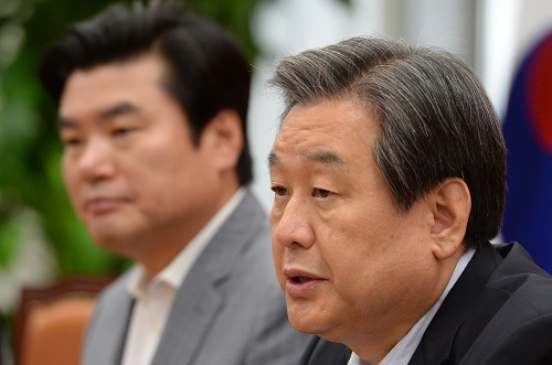 김무성 새누리당 대표가 7일 오전 서울 여의도 국회에서 열린 긴급 최고위원회의 후 유승민 원내대표의 거취에 대해 "내일 의원총회에서 사퇴 권고 결의안을 채택하겠다"이라고 밝히고 있다. <사진제공=뉴시스>