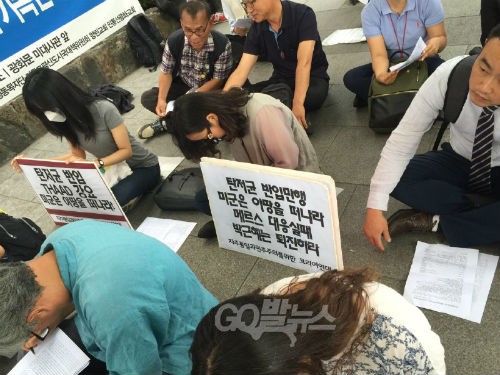 지난 달 25일 미 대사관 옆 광화문 KT 사옥 앞에서 진행된 탄저균 밀반입 규탄 시국기도회.