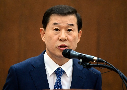 국가인권위원장으로 내정된 이성호 서울중앙지방법원장이 20일 오전 서울 서초구 서울지방법원 중회의실에서 취재진에게 소감을 밝히고 있다. <사진제공=뉴시스>