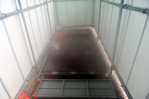 26일 오후 서울 영등포구 여의도 환승센터에 위치한 지하벙커 입구 공사를 위해 펜스가 쳐져있다. 서울시는 2005년 버스환승센터 건립 중 발견된 지하벙커를 일반에 공개하기로 세부계획를 수립하고 있다고 밝혔다. <사진제공=뉴시스>