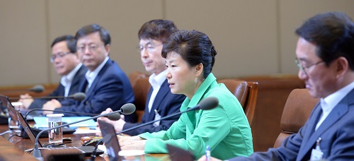 박근혜 대통령이 24일 오전 청와대에서 수석비서관 회의를 주재하고 있다. <사진제공=뉴시스>