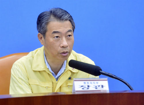 정종섭 행정자치부 장관이 22일 오전 서울 세종로 정부서울청사에서 열린 '서부전선 북한포격 관련 시·도 행정부시장·부지사 영상회의'에서 모두발언을 하고 있다. <사진제공 = 뉴시스>