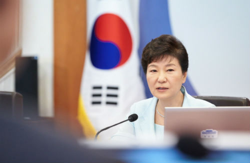 1일 오전 청와대에서 제38회국무회의를 주재하고 있는 박근혜 대통령. <사진제공 = 청와대>