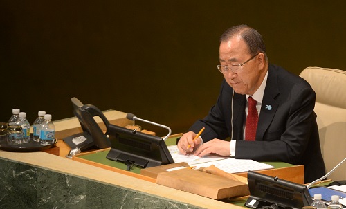 반기문 유엔 사무총장이 28일(현지시간) 오전 유엔 총회 회의장에서 열린 유엔 총회 알반토의에 참석해 박근혜 대통령의 기조연설을 경청하고 있다. <사진제공=뉴시스>