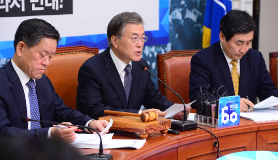 새정치민주연합 문재인 대표가 11일 서울 여의도 국회에서 열린 최고위원회의에서 모두발언하고 있다.<사진제공=뉴시스>