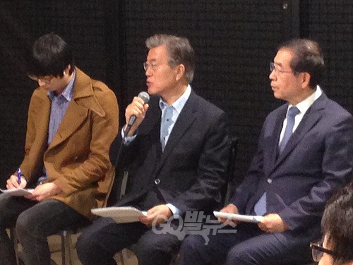 문재인 새정치민주연합 대표와 박원순 서울시장이 19일 오후 서울 중구 서울시청 시민청 바스락홀에서 열린 '고단한 미생들과의 간담회'에 참석해 청년들과 대화를 나누고 있다. ⓒ go발뉴스