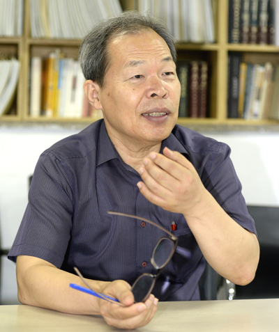 영화 '암살'에 소개된 신흥무관학교 설립자 지정천 장군의 외손자인 이준식 박사 <사진제공=뉴시스>