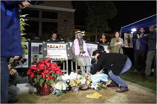 2013년에 세워진 글렌데일시 평화비 설립을 주도한 단체인 가주한미포럼 김현정 사무국장이 이번 행사의 사회를 맡았다.