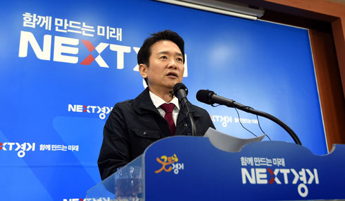 남경필 경기도지사가 10일 오전 수원시 경기도청 브리핑룸에서 누리과정 예산 관련 경기도 입장을 발표하고 있다. <사진제공=뉴시스>