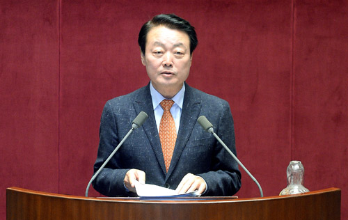 27일 오후 서울 여의도 국회 본회의장에서 제331회 국회(임시회) 본회의가 열린 가운데 한선교 새누리당 의원이 교육-사회-문화에 관한 대정부질문을 하고 있다. <사진제공=뉴시스>