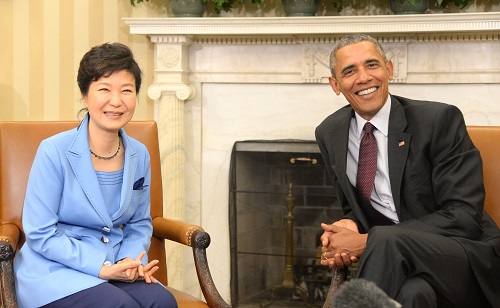 박근혜 대통령이 버락 오바마 미국 대통령과 2015년 10월 16일 오전 (현지시간) 워싱턴 백악관에서 정상회담을 하고 있다. <사진제공=뉴시스>