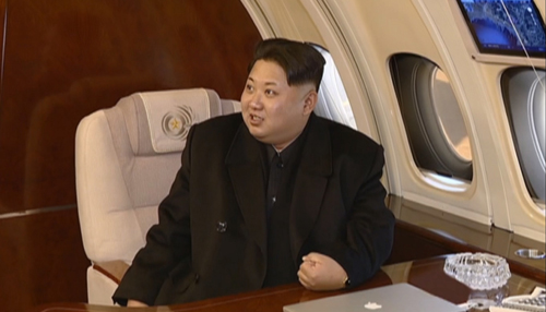 북한 조선중앙TV가 지난 7일 발사한 광명성 4호 발사 장면과 당시 상황을 상세하게 공개했다. 조선중앙TV는 조선민주주의 인민공화국 국가우주개발국보도라는 방송을 통해서 “국가우주개발국 과학자 기술자들이 국가우주개발 5주년 2016년 계획에 따라 새로 개발한 지구관측위성 광명성 4호를 궤도에 진입시키는데 완전 성공했다”고 밝혔다. 사진은 김정은 노동당 제1위원장이 자신의 전용기 ‘참매1호’를 이용해 장거리 미사일 발사장인 동창리로 이동하는 모습이다. <사진=조선중앙TV 캡쳐/뉴시스>