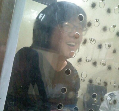 2014년 5월18일 경찰에 연행돼 유치장에 수감된 용혜인씨. ⓒ 트위터