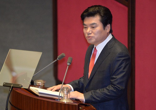 새누리당 원유철 원내대표가 15일 오전 서울 여의도 국회에서 열린 본회의에서 교섭단체 대표연설을 하고 있다. <사진제공=뉴시스>