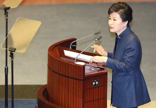 16일 국회 본회의장에서 박근혜 대통령이 국정 현안에 관한 연설에서 북한이 강행한 4차 핵실험과 관련하여 "극단적인 도발행위"라고 말하고 있다. <사진제공=뉴시스>