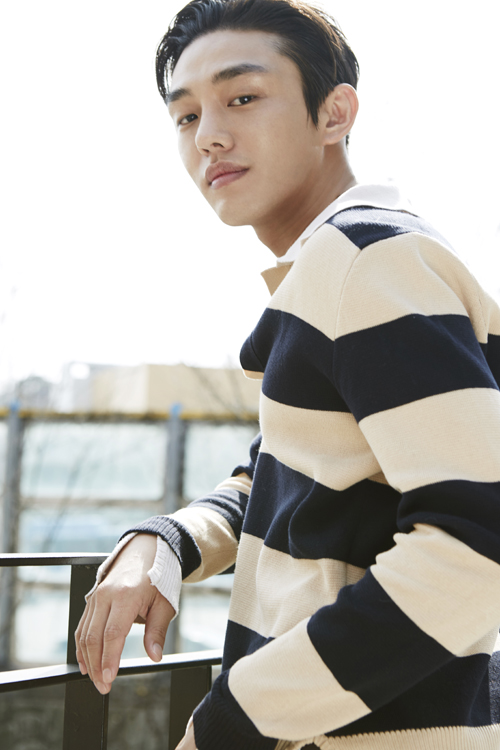 배우 유아인씨가 23일 서울 용산구 한남동의 한 스튜디오에서 진행된 기자간담회에서 “정치적 발언을 한지는 오래 됐다. 하지만 당연히 관심을 가져야 한다고 생각한다”며 “그것이 지금 시대정신이라고 생각한다”고 말했다.유아인씨는 “기성세대의 이분법에서 벗어나고 선악 구도에서 벗어나서 유연한 시각으로 정치를 바라보고 투표를 통해 반드시 참여 해야 한다”고 소신을 밝혔다. <사진제공=뉴시스>