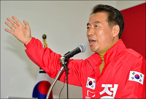 새누리당 정종섭(대구 동갑) 후보가 29일 오후 대구 수성구 대구시당에서 열린 4.13 총선 선거대책위원회 발대식에서 선거 필승 결의사를 하고 있다. <사진제공=뉴시스>