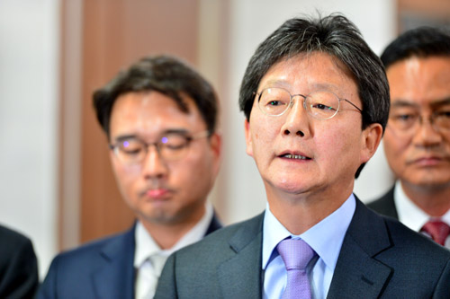 이재정 경기도 교육감이 세월호 참사 2주기를 하루 앞둔 15일 경기도교육청 수원 남부청사 추모식에서 추모사를 하고 있다.<사진 = 경기도교육청 제공, 뉴시스>