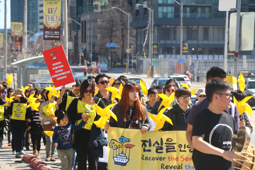 이재정 경기도 교육감이 세월호 참사 2주기를 하루 앞둔 15일 경기도교육청 수원 남부청사 추모식에서 추모사를 하고 있다.<사진 = 경기도교육청 제공, 뉴시스>
