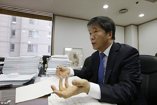Kim Yong Won, the former prosecutor who was in charge of the Brothers Home case, speaks during an interview at his office in Seoul형제복지원 사건을 담당했던 전 검사 김용원 씨가 서울에 있는 자신의 사무실에서 인터뷰 중 말하고 있다.