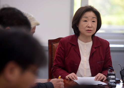 정의당 심상정 대표가 25일 서울 여의도 국회에서 열린 상무위원회에서 모두발언하고 있다. <사진제공=뉴시스>