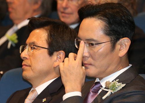 황교안 국무총리, 이재용 삼성전자 부회장이 1일 서울 중구 순화동 호암아트홀에서 열린 제26회 호암상 시상식에 참석하고 있다. <사진제공=뉴시스>