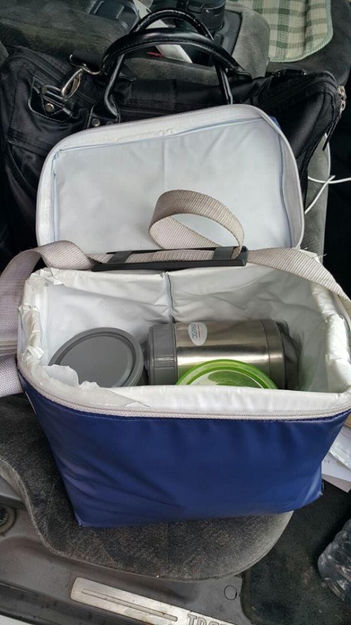 23일 에어컨 실외기 수리에 나섰다가 추락사한 삼성전자서비스센터 하청 노동자 진모씨의 도시락 가방. <사진출처=삼성전자서비스지회 페이스북>