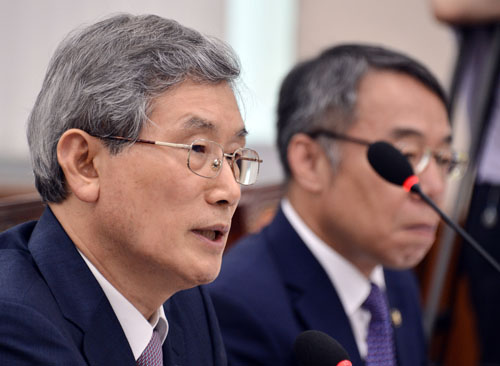 고영한 법원행정처장이 6월30일 오전 서울 여의도 국회에서 열린 법제사법위원회 전체회의에 참석해 의원들의 질의에 답하고 있다. <사진제공=뉴시스>