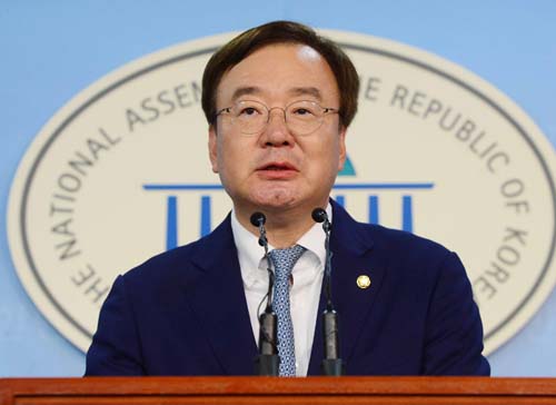 새누리당 강효상 의원이 7일 서울 여의도 국회 정론관에서 김영란법 발의 관련 기자회견을 하고 있다. <사진제공=뉴시스>