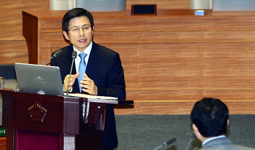 황교안 국무총리가 19일 오전 서울 여의도 국회에서 열린 본회의에서 사드 관련 현안 질문에 답하고 있다. <사진제공=뉴시스>