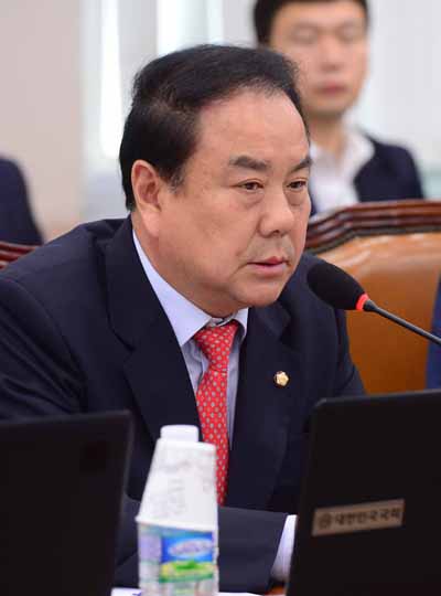 20일 서울 여의도 국회에서 열린 국토교통위원회 전체회의에서 새누리당 이우현 간사가 인사말을 하고 있다. <사진제공=뉴시스>