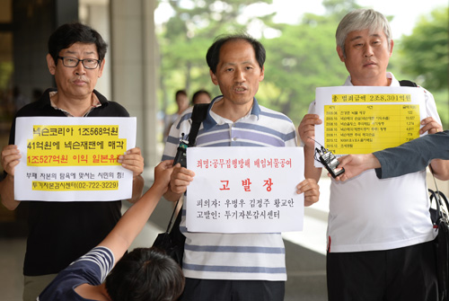 6월12일 전남 진도군 동거차도 인근 세월호 침몰 사고 해역에서 작업단이 인양 작업을 하고 있다. 사진은 이날 해양수산부가 공개한 '선수들기' 작업 모습. <사진제공=해수부/뉴시스>