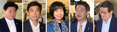 더불어민주당 초선의원들이 2박3일 일정으로 중국을 방문해 중국 공산당 관계자 및 학계·교민과 사드(THADD·고고도 미사일방어체계) 국내 배치 문제를 논의하기 위해 8일 오전 서울 강서구 김포국제공항을 통해 출국하고 있다. 왼쪽부터 소병훈, 김병욱, 손혜원, 김영호, 신동근 더불어민주당 의원. <사진제공=뉴시스>