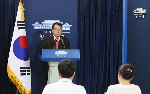 김성우 청와대 홍보수석이 7일 오후 청와대 춘추관에서 사드 관련 중국 관영매체 보도, 더불어민주당 의원들의 방중과 관련해 청와대의 입장을 밝히고 있다. <사진제공=뉴시스>