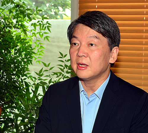 국민의당 안철수 전 상임공동대표가 28일 오후 광주 서구 유촌동 한 식당에서 열린 지역기자 오찬 간담회에서 모두 발언을 하고 있다. <사진제공=뉴시스>