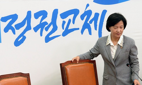 더불어민주당 추미애 대표가 7일 오전 서울 여의도 국회 당대표실에서 열린 최고위원회의에 참석하고 있다. <사진제공=뉴시스>