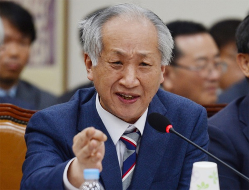 지난달 30일 오후 서울 여의도 국회 교육문화체육관광위원회 국정감사에 출석한 한국학중앙연구원 이기동 원장이 의원들의 질의에 답하고 있다. <사진제공=뉴시스>