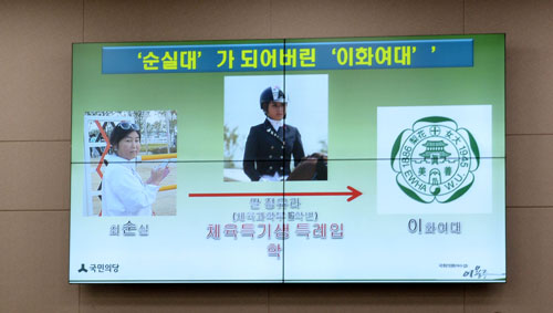 국민의당 이용주 의원이 18일 오전 서울 여의도 국회 법제사법위원회 국정감사에서 최순실, 미르재단 의혹과 관련해 김현웅 법무부 장관에게 질의하고 있다. <사진제공=뉴시스>