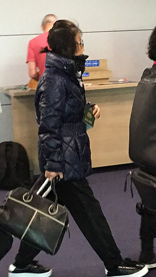 비선실세로 알려진 최순실씨가 30일 오전 07시 30분 영국항공 BA017편입국하는 장면이 한시민에 의해 포착됐다. <사진제공=뉴시스>