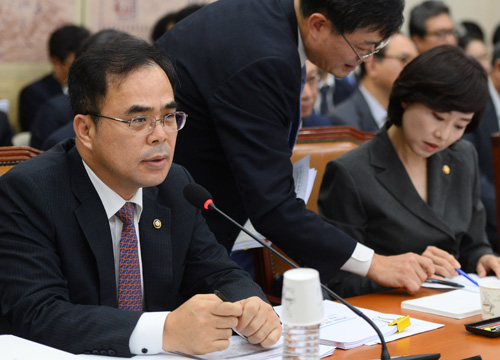 9월27일 서울 여의도 국회에서 열린 교육문화체육관광위원회 국정감사에서 김종 문화체육관광부 제2차관이 의원들의 질문에 답하고 있다. <사진제공=뉴시스>