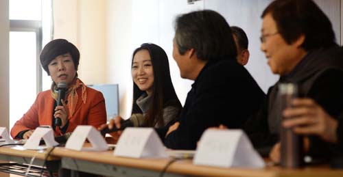 지난 1월19일 오후 서울 중구 프란치스코교육회관에서 열린 (가칭)다시민주주의포럼 제안자 모임에서 방송인 김미화의 사회로 '국민의 목소리를 듣는다'토크 콘서트가 진행되고 있다. (왼쪽부터)방송인 김미화, 홍승희 대한민국효녀연합 대표, 조성우 민족화해협력범국민협의회 지도위원, 박래군 4월16일의 약속국민연대 상임운영위원, 김선실 한국정신대문제대책협의회 공동대표, 백도라지 백남기 선생 장녀. <사진제공=뉴시스>