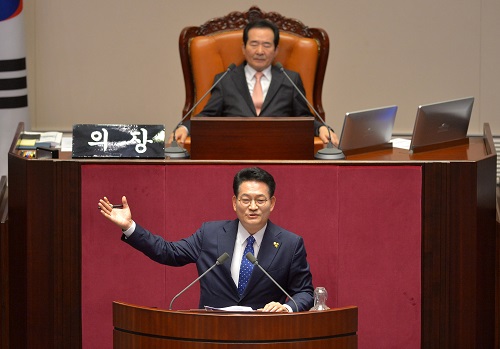 송영길 더불어민주당 의원이 11일 오전 서울 여의도 국회에서 열린 본회의 '최순실 게이트'의 진상을 규명하기 위한 긴급현안질문을 하고 있다. <사진제공=뉴시스>