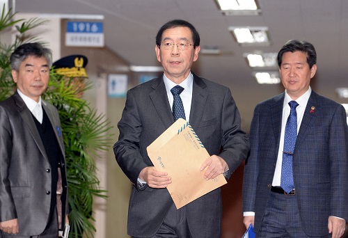 박원순 서울시장이 22일 오전 서울 종로구 세종로 정부서울청사에서 열린 국무회의에 참석하고 있다. <사진제공=뉴시스>