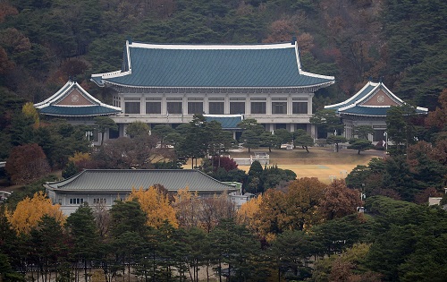 서울 세종로 정부서울청사에서 바라본 청와대의 모습. <사진제공=뉴시스>