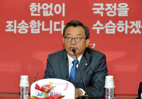 24일 오전 서울 여의도 새누리당 당사에서 열린 최고위원회의에 참석한 이정현 대표가 발언을 하고 있다. <사진제공=뉴시스>