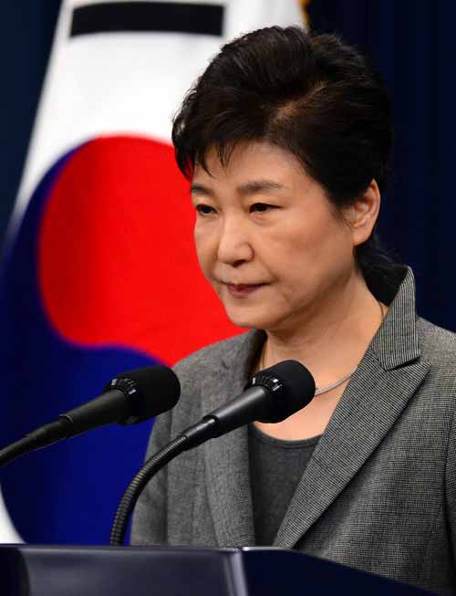 박근혜 대통령이 29일 청와대에서 '비선실세' 최순실의 국정농단 사태와 관련한 제3차 대국민 담화를 발표하고 있다. <사진제공=뉴시스>