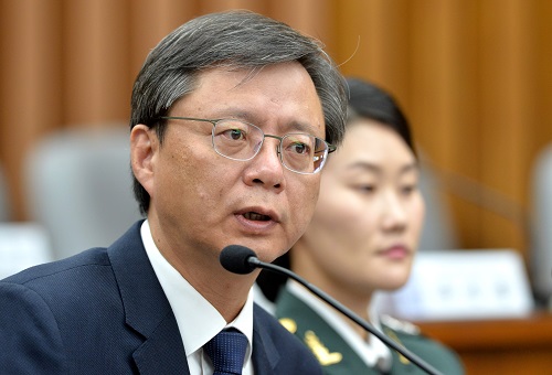 우병우 전 청와대 민정수석이 22일 오후 서울 여의도 국회에서 열린 박근혜 정부의 최순실 등 민간인에 의한 국정농단 의혹 사건 진상 규명을 위한 국정조사 특별위원회 제5차 오후 청문회에 출석하여 질의에 답변을 하고 있다. <사진제공=뉴시스>